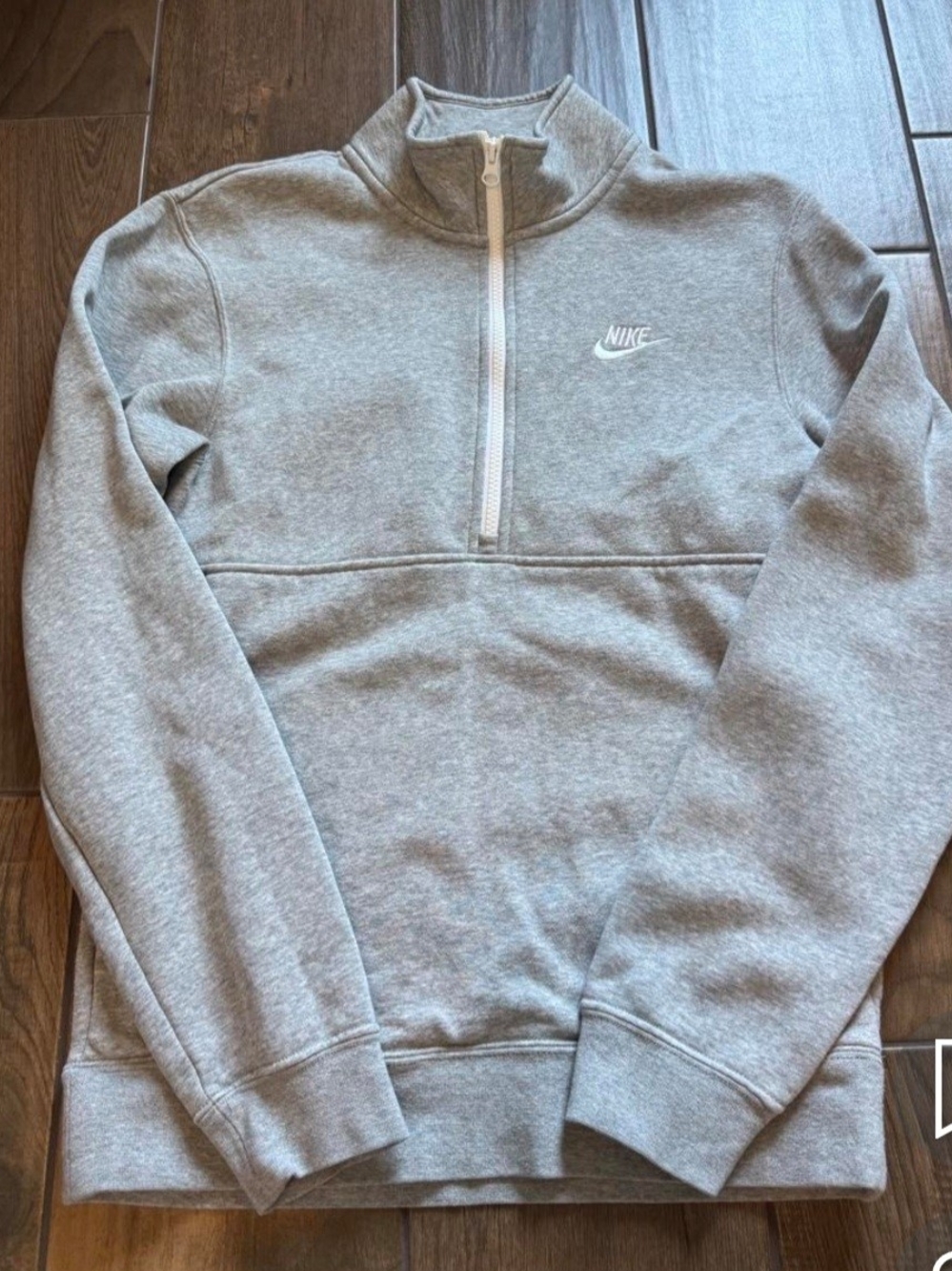 Nike Men's Light Gray Half-Zip Pullover Sweatshirt